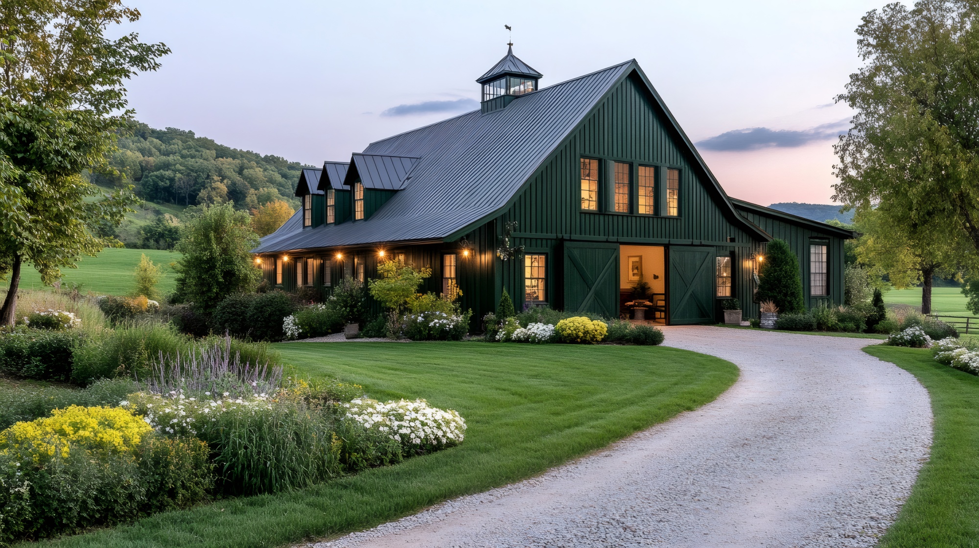 green barndominium style house- photo by Barn Stock photos by Vecteezy
